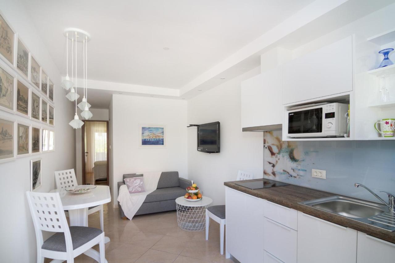 Apartment Palm View II โรวีน ภายนอก รูปภาพ