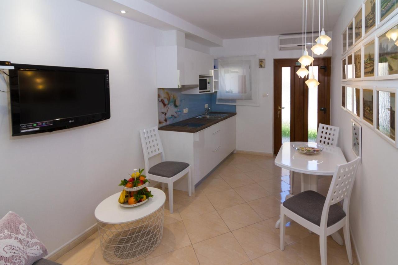 Apartment Palm View II โรวีน ภายนอก รูปภาพ